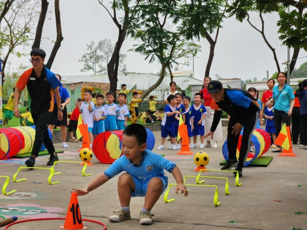 Phụ huynh hỏi về CLB có thu phí bậc mầm non, Sở GD-ĐT TP.HCM giải thích