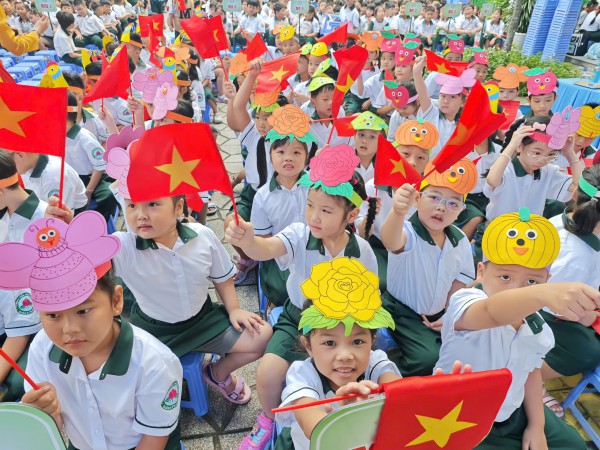 Phụ huynh thắc mắc về 476 triệu đồng mua tivi, hiệu trưởng nói gì?