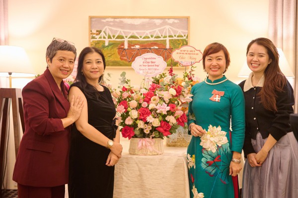 Phụ nữ đầu tiên tại Việt Nam được phong tặng danh hiệu MBE của Hoàng gia Anh