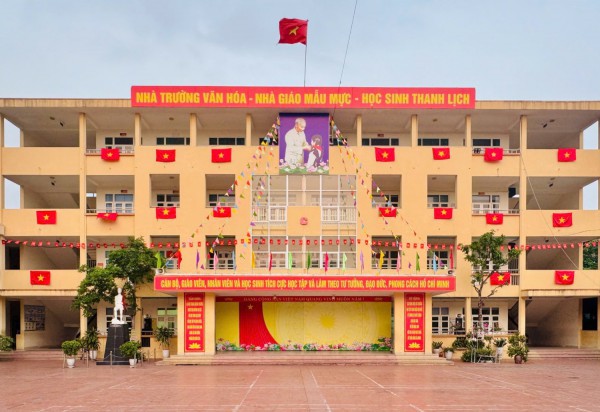Quảng Ninh: Cảnh cáo cán bộ phường có con được sửa điểm Quảng Ninh: Cảnh cáo cán bộ phường có con được sửa điểm