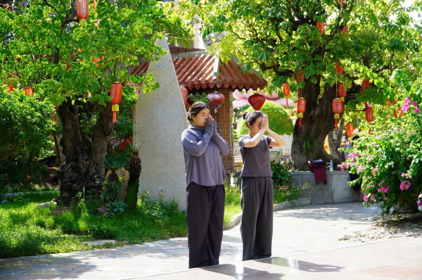 Sĩ tử đổ về chùa 300 năm tuổi trước ngày thi tốt nghiệp THPT
