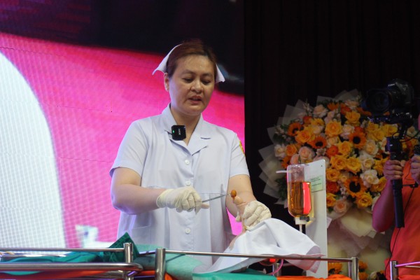 Sinh viên ngành y thực hành tay nghề trên mô hình bệnh nhân giá tiền tỉ Sinh viên ngành y thực hành tay nghề trên mô hình bệnh nhân giá tiền tỉ