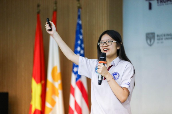 Sôi động sân chơi hùng biện tiếng Anh tại Asian School