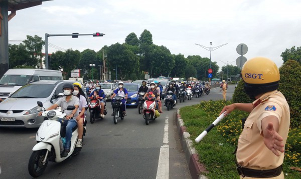 TP.HCM: Phụ huynh, học sinh ‘than trời’ vì kẹt xe đầu tuần