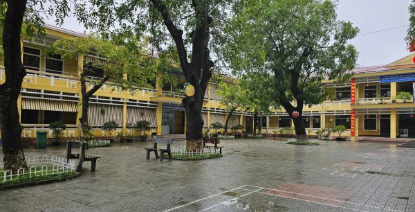 TP.Huế: Một số học sinh nôn ói sau bữa ăn bán trú, nhà trường lên tiếng