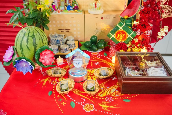 Tết Nguyên đán 2006: Sắc mai, đào, bánh chưng, bánh tét tràn ngập trường đại học