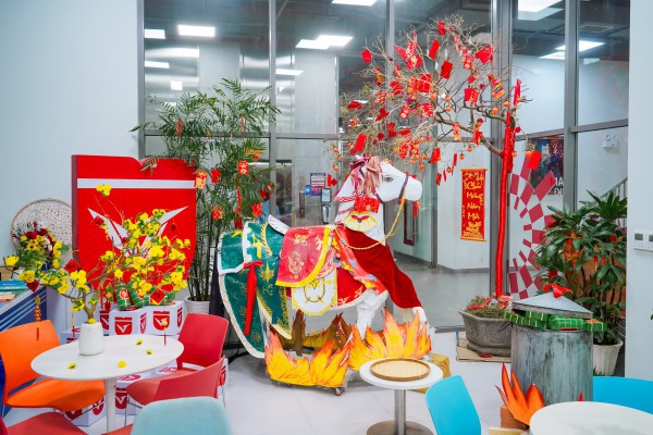 Tết Nguyên đán 2006: Sắc mai, đào, bánh chưng, bánh tét tràn ngập trường đại học