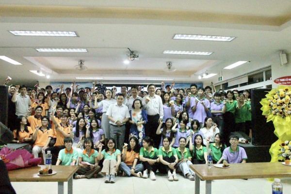 Thành lập Quỹ xã hội Cỏ May để giúp đỡ học sinh, sinh viên nghèo