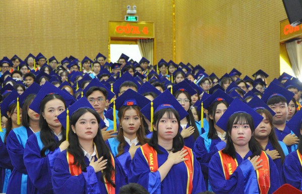 Thêm 812 sinh viên các ngành sức khỏe nhận bằng tốt nghiệp