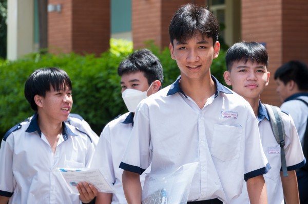Thi lớp 10 môn ngữ văn chương trình mới, thí sinh vẫn dày công học thuộc lòng Thi lớp 10 môn ngữ văn chương trình mới, thí sinh vẫn dày công học thuộc lòng