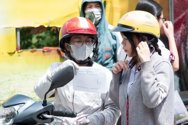 Thi lớp 10 môn ngữ văn chương trình mới, thí sinh vẫn dày công học thuộc lòng Thi lớp 10 môn ngữ văn chương trình mới, thí sinh vẫn dày công học thuộc lòng