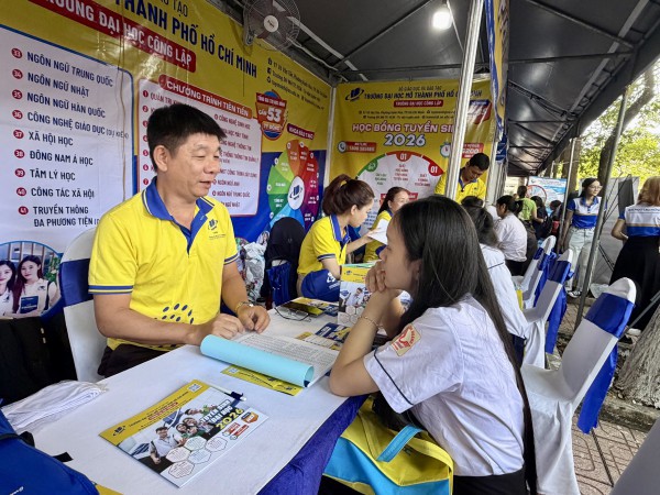 Thí sinh đạt 16 điểm 3 môn thi mới được xét học bạ, trường ĐH nói gì?