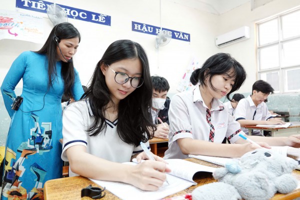 Thi tốt nghiệp THPT 2025: Từ 4 môn, có bao nhiêu tổ hợp xét tuyển ĐH, CĐ? Thi tốt nghiệp THPT 2025: Từ 4 môn, có bao nhiêu tổ hợp xét tuyển ĐH, CĐ?