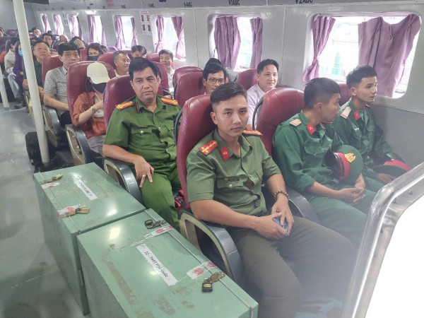 Thi tốt nghiệp THPT 2025: Vượt biển hơn 120 km, đưa đề thi ra đảo Phú Quốc Thi tốt nghiệp THPT 2025: Vượt biển hơn 120 km, đưa đề thi ra đảo Phú Quốc