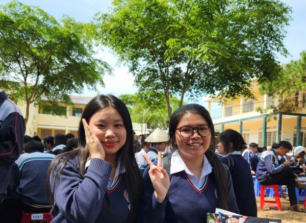 Thích luyện thi trên mạng hơn đi học thêm, vì sao?