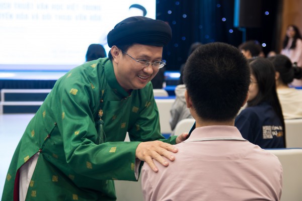 Thơ văn của Tố Hữu, Xuân Diệu, Nguyễn Nhật Ánh... được thi dịch sang tiếng Trung