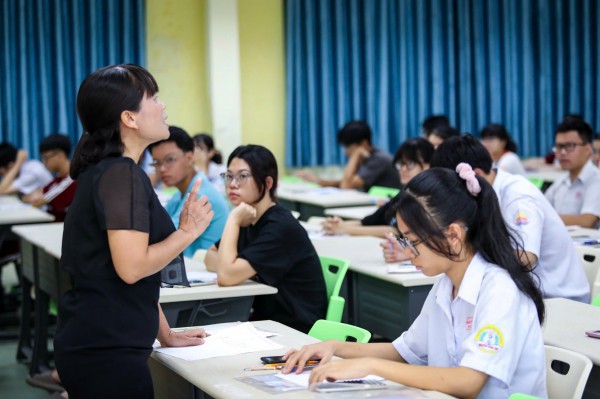 Thoát ly khỏi quan điểm 