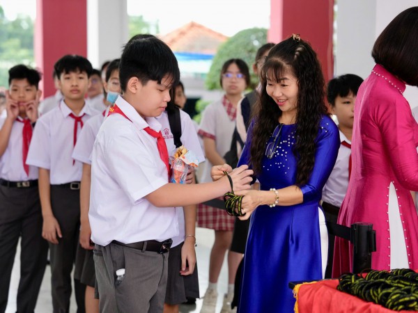 Thời AI, tiếng Anh thành ngôn ngữ thứ hai: Giáo viên cần chuẩn bị gì? Thời AI, tiếng Anh thành ngôn ngữ thứ hai: Giáo viên cần chuẩn bị gì?