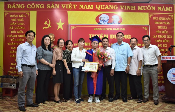 Thủ khoa tốt nghiệp THPT năm 2023 của Cà Mau đến từ trường huyện