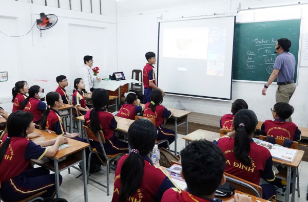 Tiếng Anh là ngôn ngữ thứ hai: Đề xuất giải pháp phù hợp với điều kiện VN