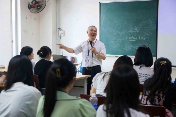 Tiếng Anh thành ngôn ngữ thứ hai: Lộ trình đào tạo giáo viên song ngữ