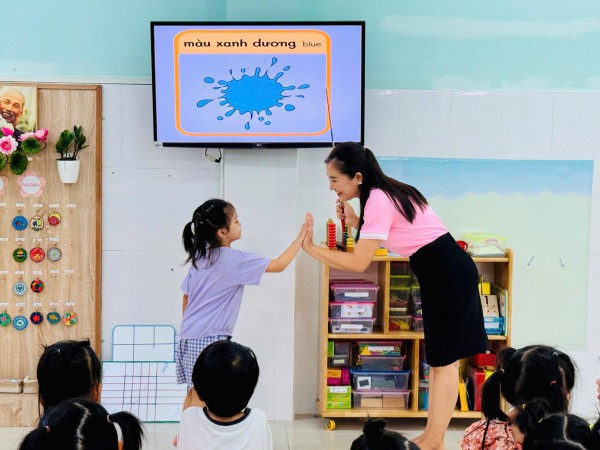 Tiếng Anh thành ngôn ngữ thứ hai trong trường học: Giáo viên là quan trọng nhất