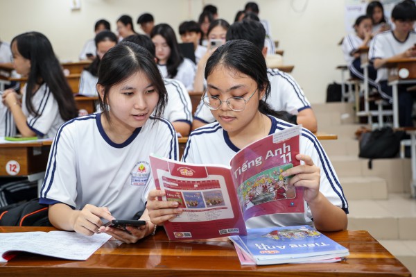 Tiếng Anh thành ngôn ngữ thứ hai trong trường học: Giáo viên là quan trọng nhất