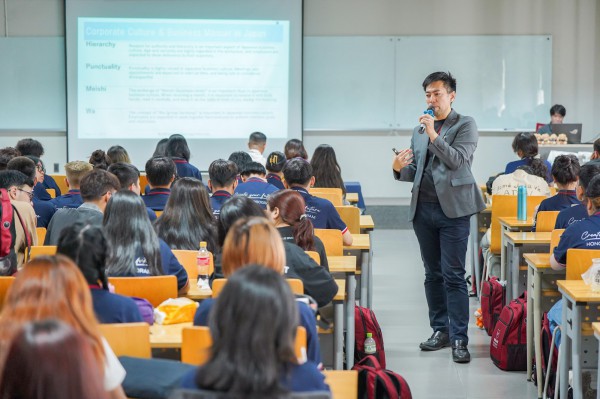 Trải nghiệm đào tạo công dân toàn cầu tại Trường ĐH Văn Lang