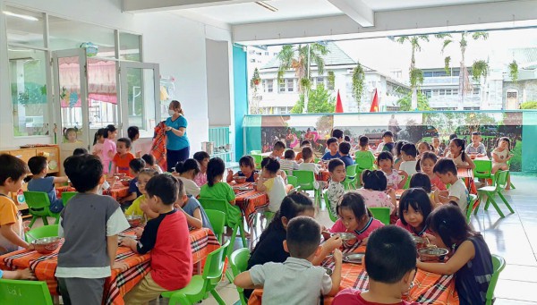 Tránh rủi ro vào giờ ăn cho trẻ mầm non Tránh rủi ro vào giờ ăn cho trẻ mầm non