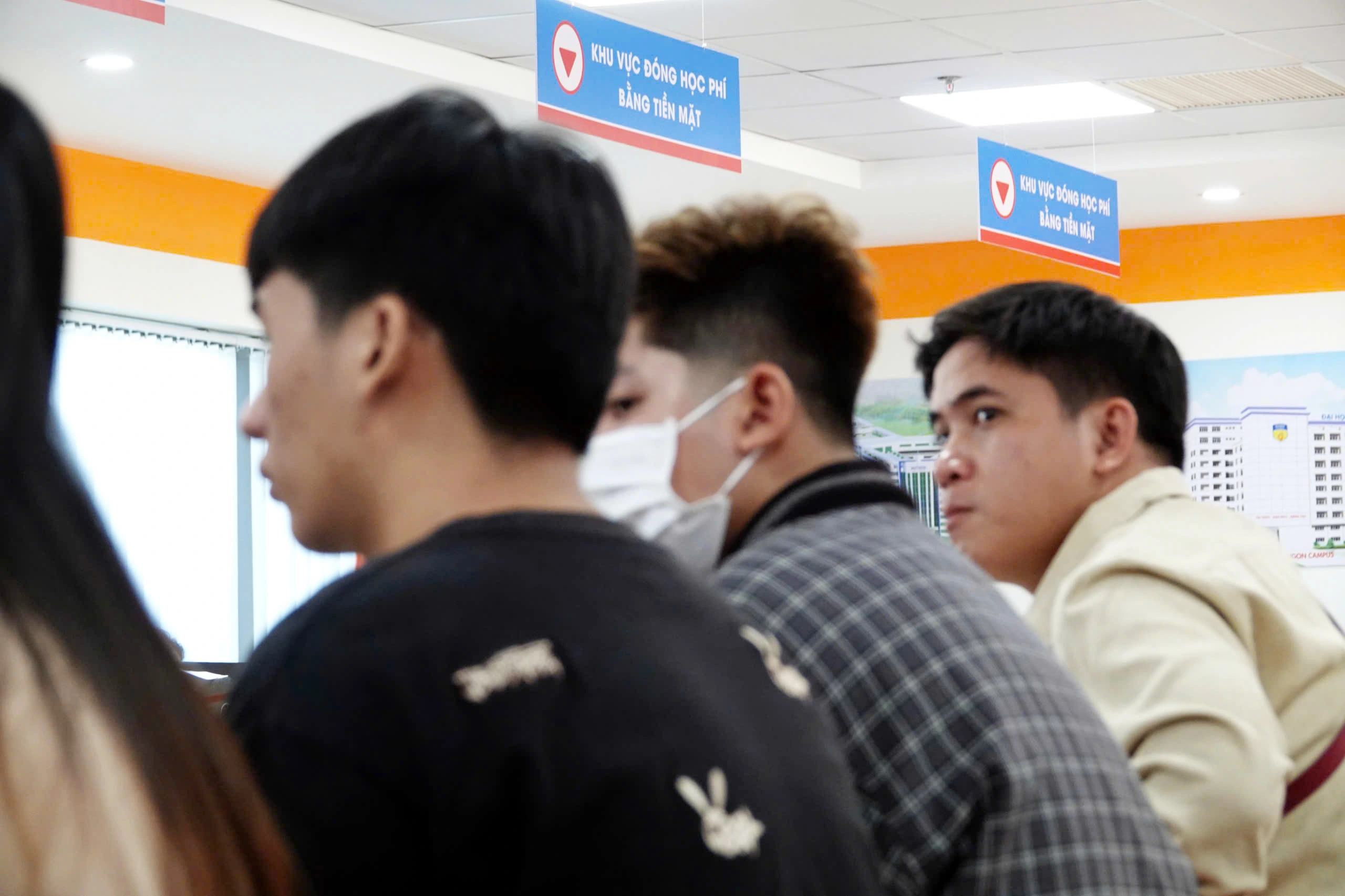 Trúng tuyển ĐH, nỗi lo gánh nặng chi phí Trúng tuyển ĐH, nỗi lo gánh nặng chi phí