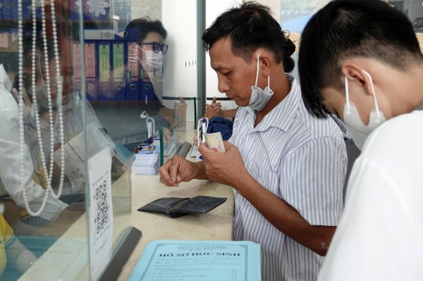 Trúng tuyển ĐH, nỗi lo gánh nặng chi phí Trúng tuyển ĐH, nỗi lo gánh nặng chi phí