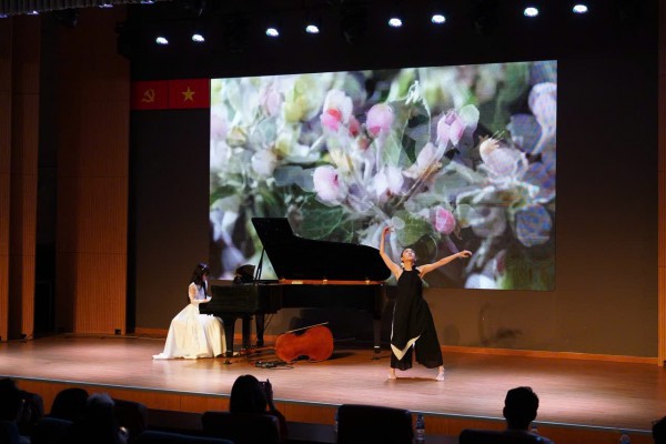 Trước tết, nhiều ngày hội nghệ thuật lấp lánh của học sinh, sinh viên TP.HCM