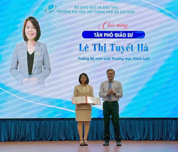 Trường ĐH Mở TP.HCM bổ nhiệm 2 tân phó giáo sư khoa Luật