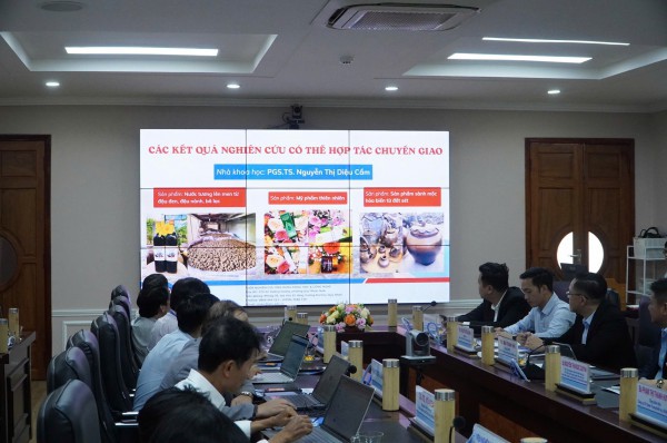 Trường ĐH Quy Nhơn tổ chức hội thảo tham vấn chiến lược phát triển Viện KH&CN