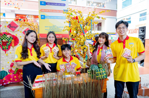 Trường ĐH chi hàng tỉ đồng tặng quà, lì xì dịp tết Nguyên đán cho sinh viên