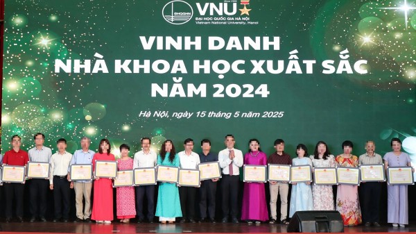 Trường đại học nói gì về bài báo có học sinh đứng tên bị gỡ?