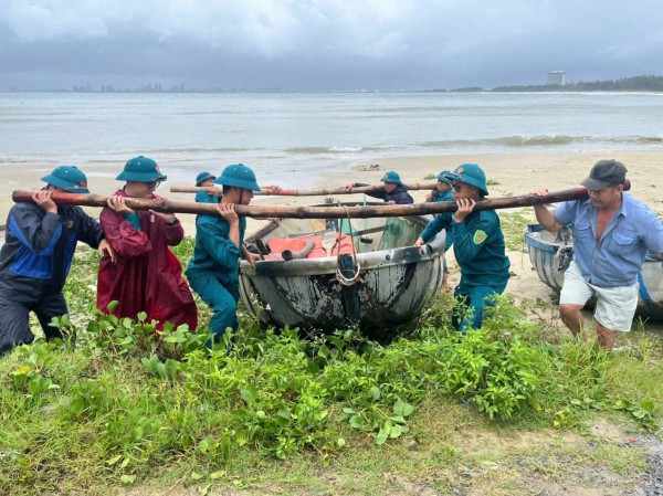 Trường miền núi Đà Nẵng ứng phó bão số 10: Giữ an toàn tuyệt đối cho học trò