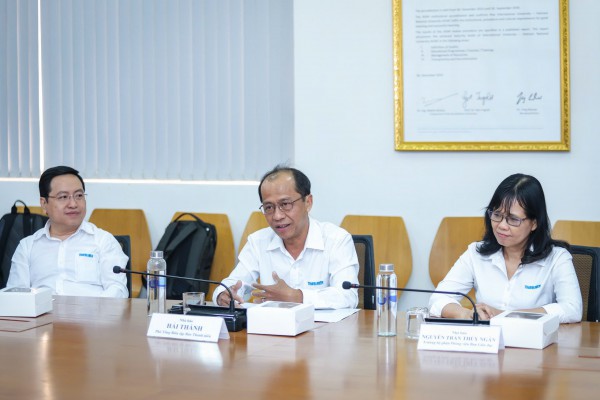 Trường thành viên đầu tiên của ĐH Quốc gia TP.HCM ký kết hợp tác với Báo Thanh Niên