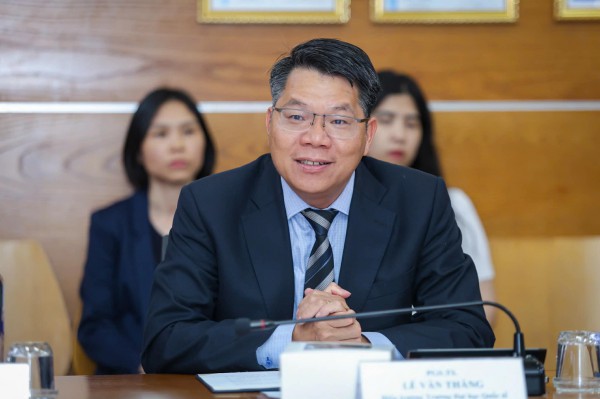 Trường thành viên đầu tiên của ĐH Quốc gia TP.HCM ký kết hợp tác với Báo Thanh Niên