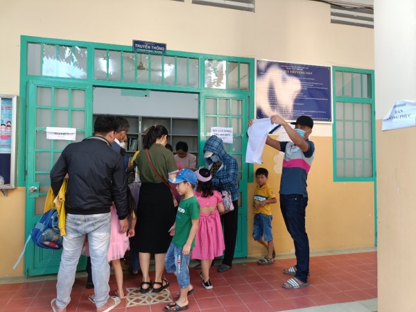 Trường tiểu học tuyệt đối không tự ý thay đổi mẫu đồng phục