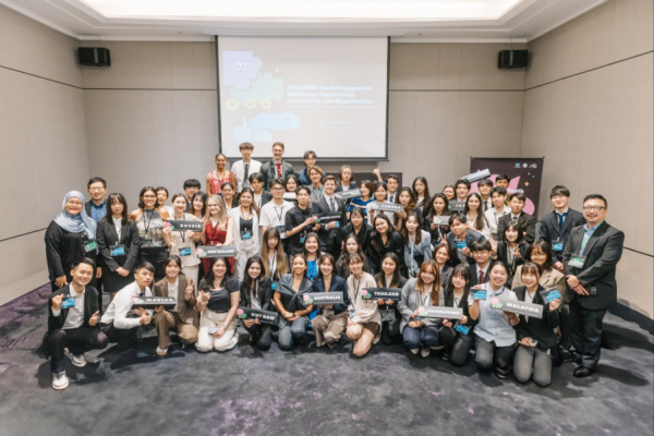 Từ giảng đường đến APEC: Hành trình hội nhập quốc tế của sinh viên HUFLIT