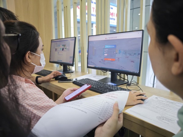 Tuyển sinh ĐH 2025: Vì sao điểm thi thấp nhưng điểm chuẩn lại cao? Tuyển sinh ĐH 2025: Vì sao điểm thi thấp nhưng điểm chuẩn lại cao?