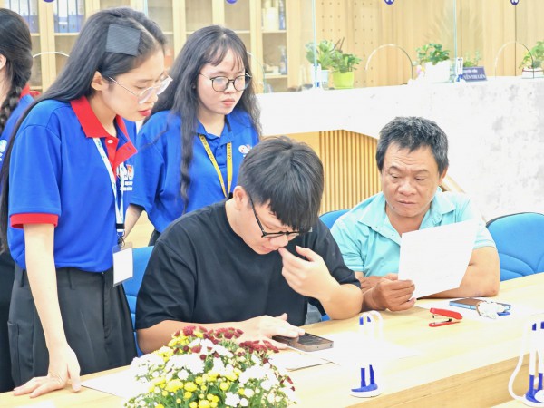 Tuyển sinh ĐH 2025: Vì sao điểm thi thấp nhưng điểm chuẩn lại cao? Tuyển sinh ĐH 2025: Vì sao điểm thi thấp nhưng điểm chuẩn lại cao?