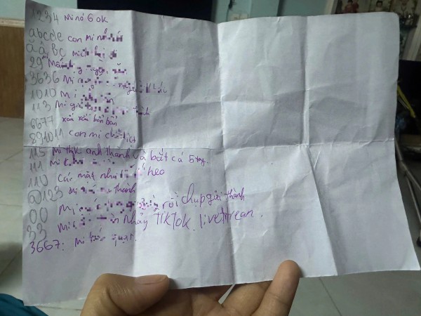 Việc nhóm học sinh viết giấy nhục mạ bạn: Bài toán trách nhiệm của người lớn