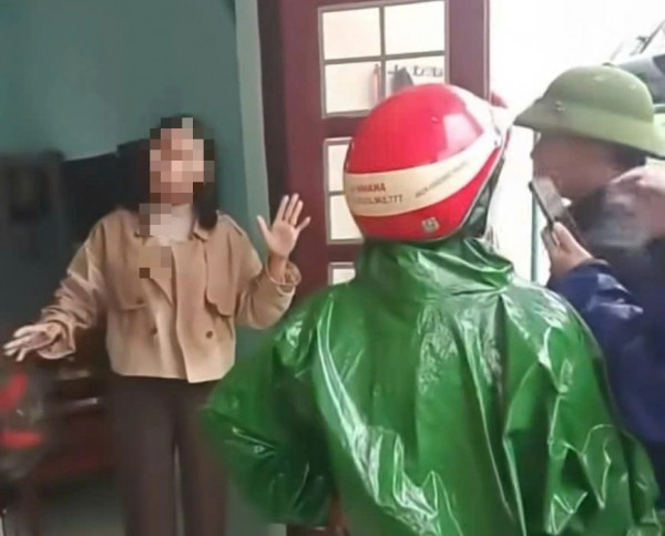 Vụ nghi ngăn học sinh ngộ độc đi cấp cứu: Phó hiệu trưởng vẫn chưa trở lại trường