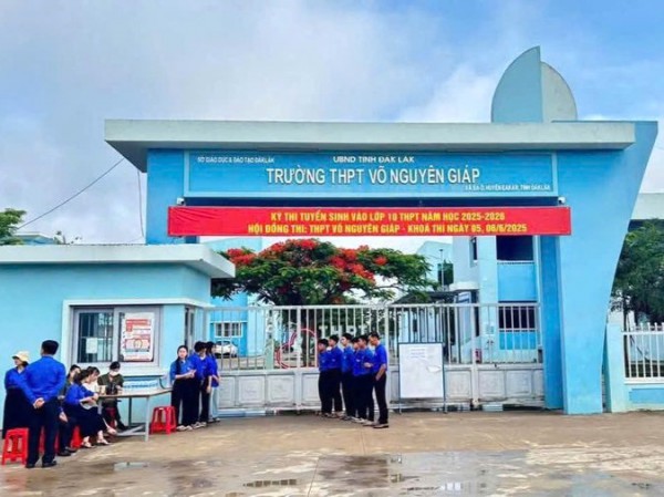 Vụ thầy giáo hành hung đồng nghiệp: Buộc thôi việc viên chức Vụ thầy giáo hành hung đồng nghiệp: Buộc thôi việc viên chức