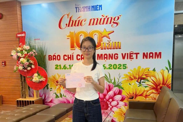 Vừa nhận học bổng chính phủ, nữ sinh TP.HCM san sẻ ngay cho đồng bào vùng lũ
