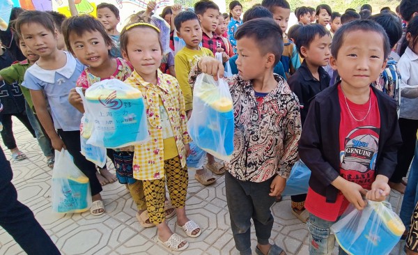 Xây nhà ăn cho học sinh trường vùng biên cương Xây nhà ăn cho học sinh trường vùng biên cương