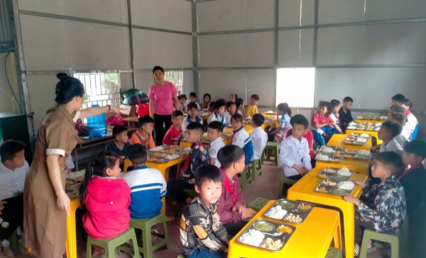 Xây nhà ăn cho học sinh trường vùng biên cương Xây nhà ăn cho học sinh trường vùng biên cương