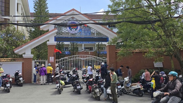 Xôn xao thông tin thực phẩm bẩn vào bếp bán trú trường tiểu học Xôn xao thông tin thực phẩm bẩn vào bếp bán trú trường tiểu học